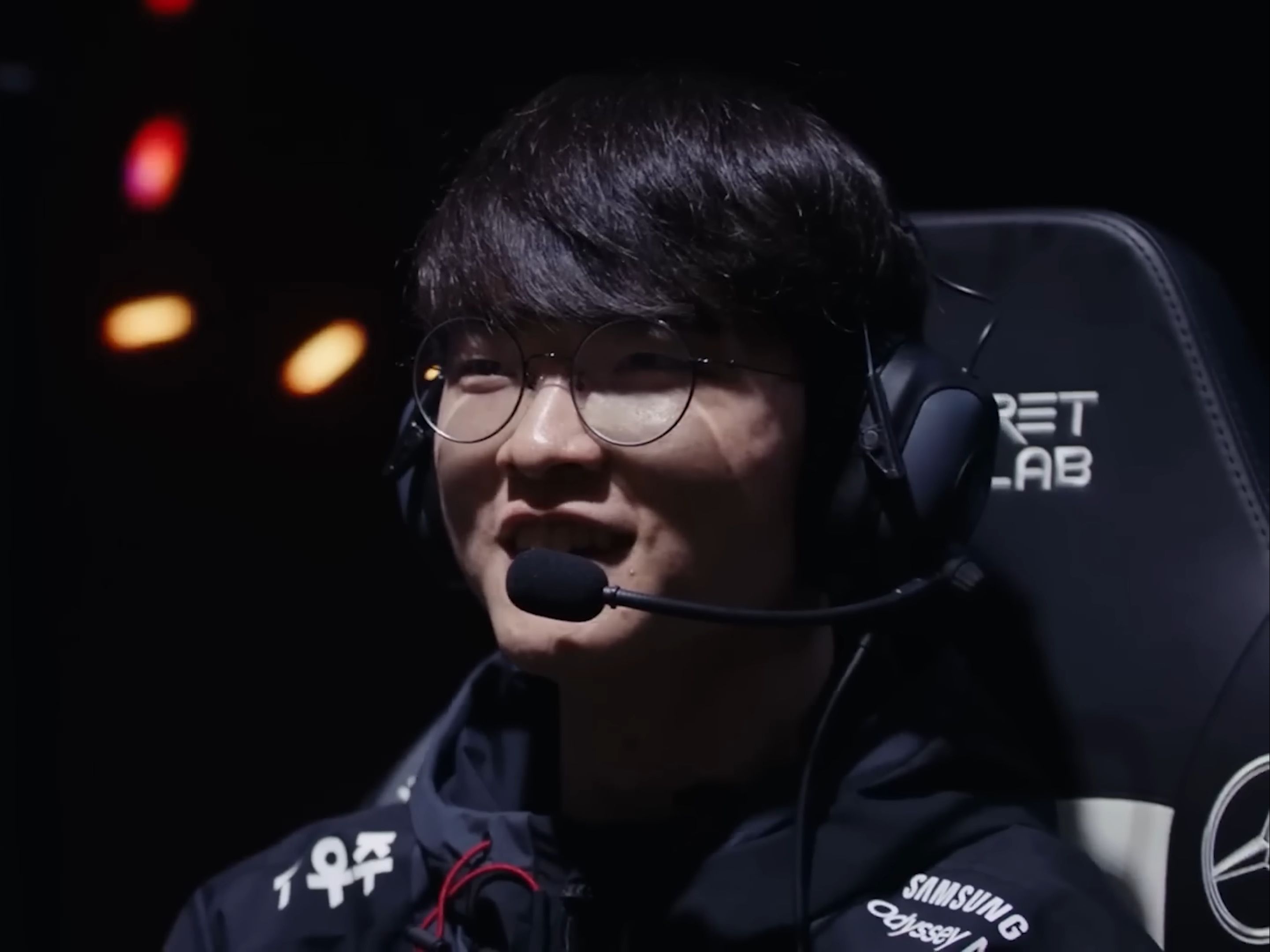 电竞比分Xiao8在TI14被淘汰后说：很难过，我又搞砸了，让大家看笑话了