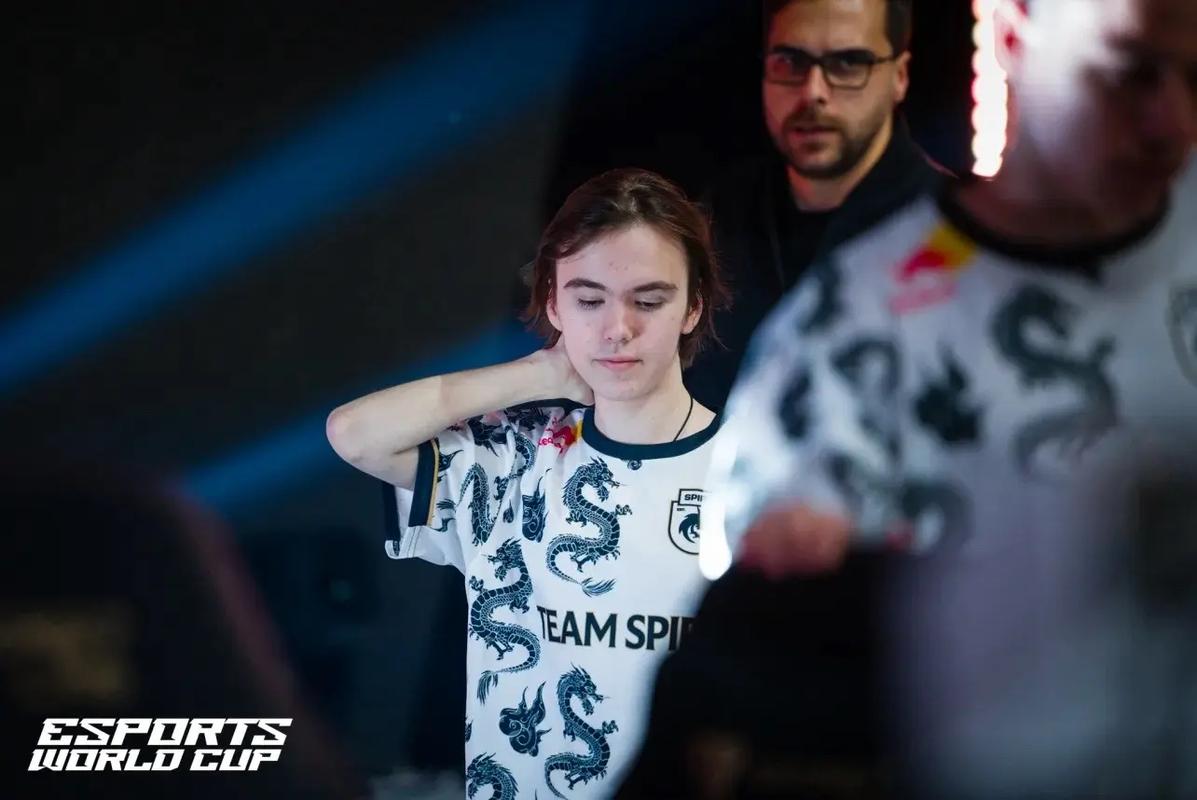 LNGvsTES首发：JackeyLove下路对决GALA 小奶油战Scout！